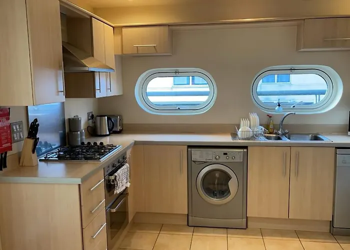 City Centre Free Parking And Wifi Sleeps 6