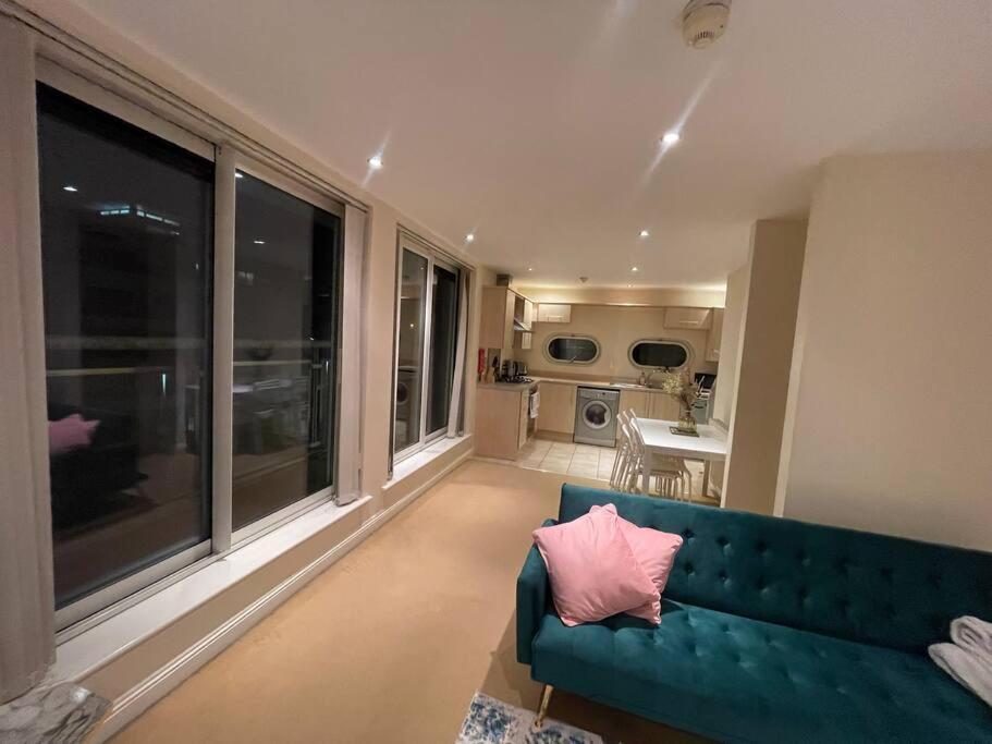 Centre Free Parking And Wifi Sleeps 6 Apartment Leicester