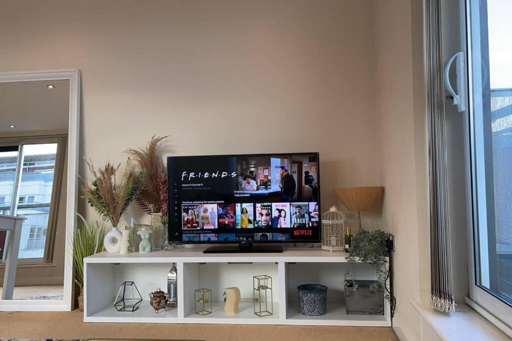 Centre Free Parking And Wifi Sleeps 6 Apartment